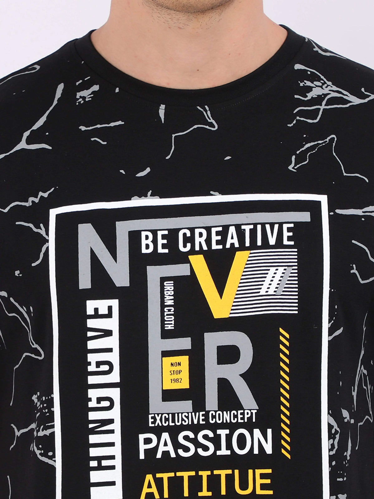 REDpockets Round Neck Black Cotton Graphic Print T-Shirt For Men REDpockets